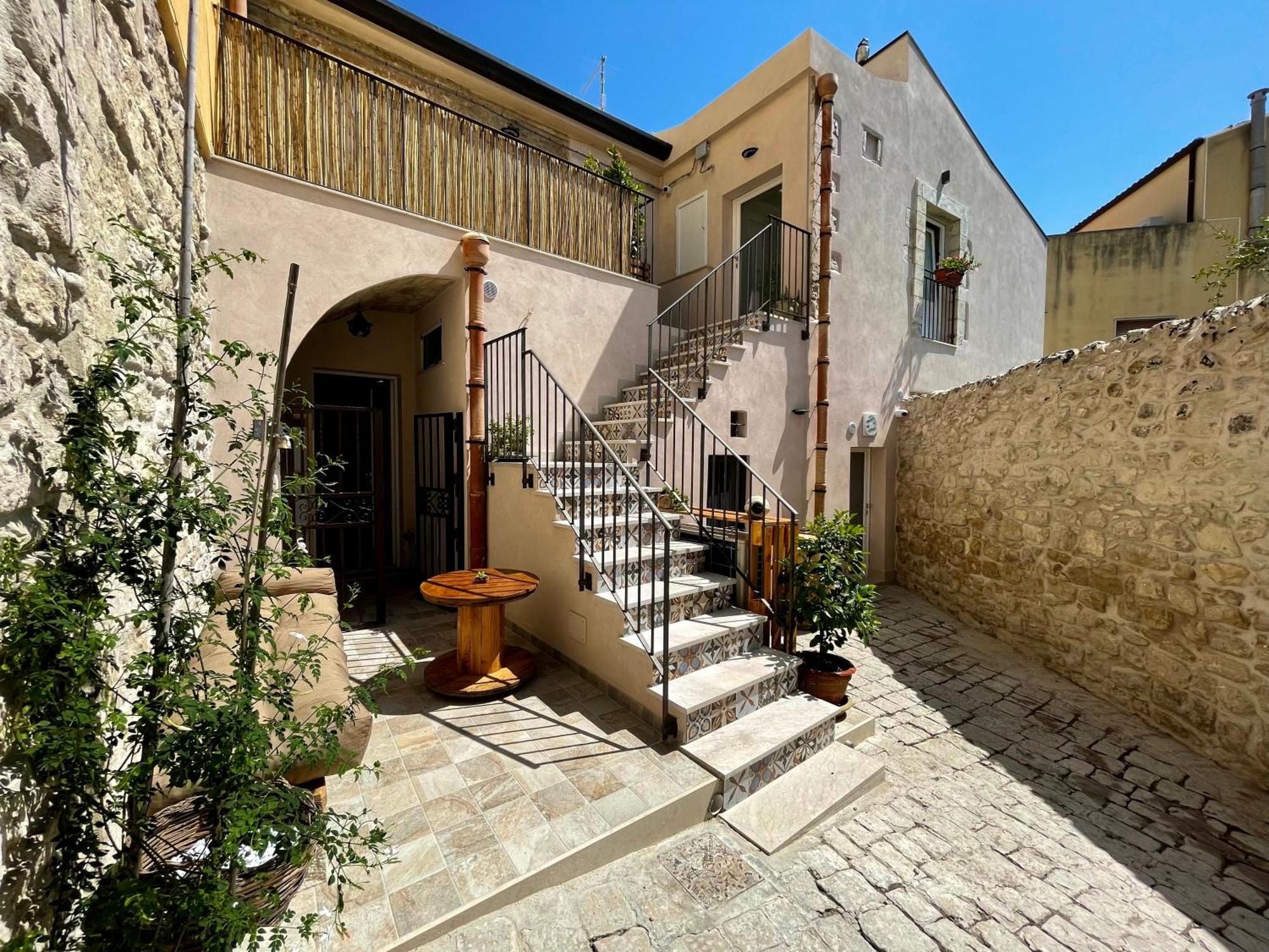 Cuturissi Hospitality & Wellnees Bed & Breakfast Ragusa Exterior photo